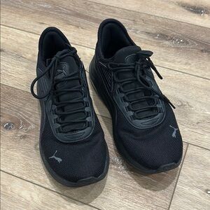 Men’s Puma sneakers black size 11